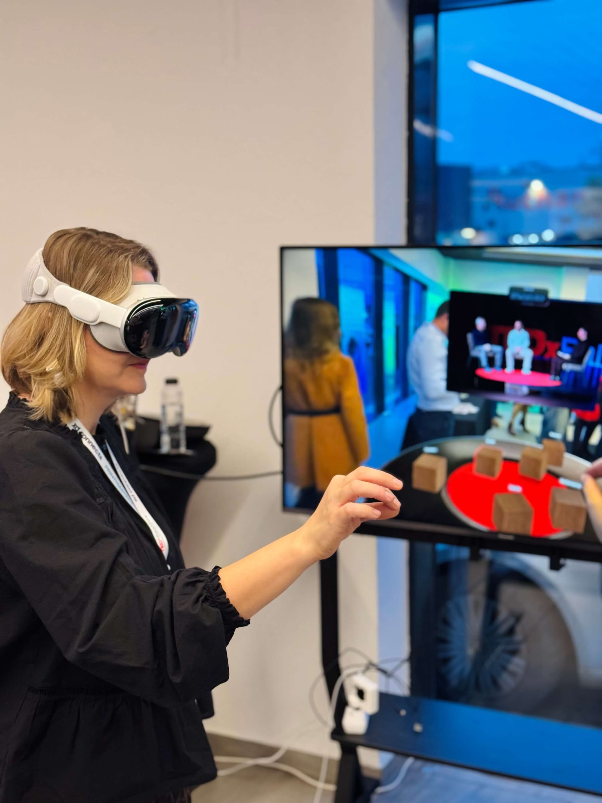 TEDxBaiaMare participant experiencing xPLORATORIU